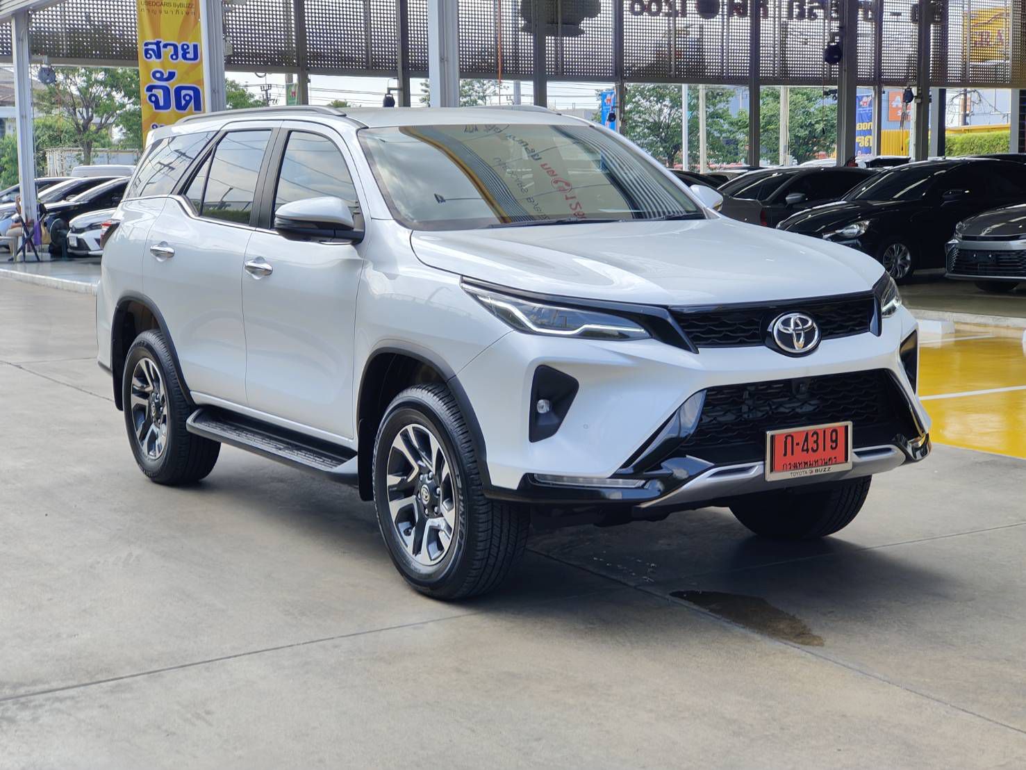2025 Toyota Fortuner LEADER 2.4V